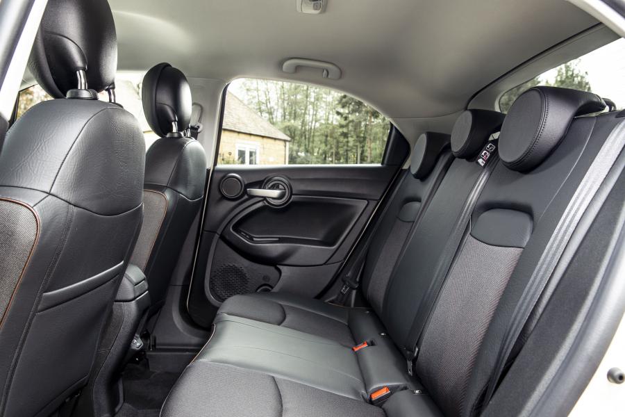 Интерьер Fiat 500X Cross (334) 2018 года  (UK) (фото 44 из 47)